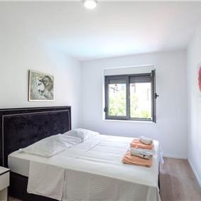 9 Bedroom Villa with Pool & Jacuzzi near Split, Sleeps 20 